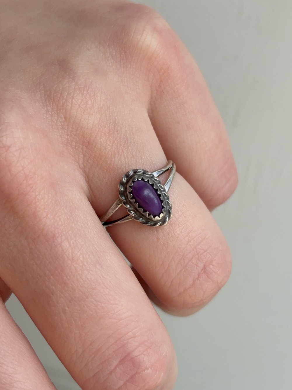 Sterling Silver Cabochon Cut Vintage Amethyst Ring - Picture 3 of 6